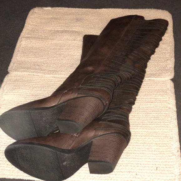 Brown Heeled Boots 👢 9.5 - Picture 1 of 3